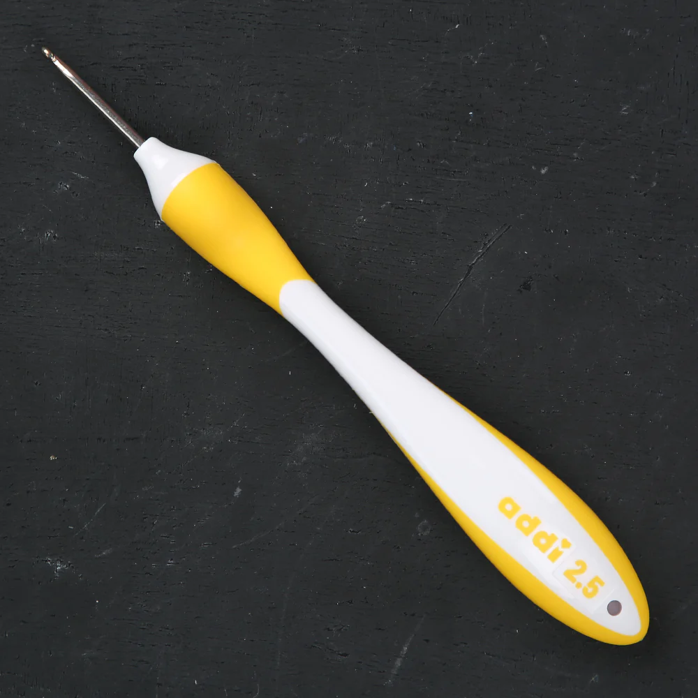 Addi Swing 2.5mm 16cm Ergonomic Crochet Hook, Yellow - 140-7 - Image 2