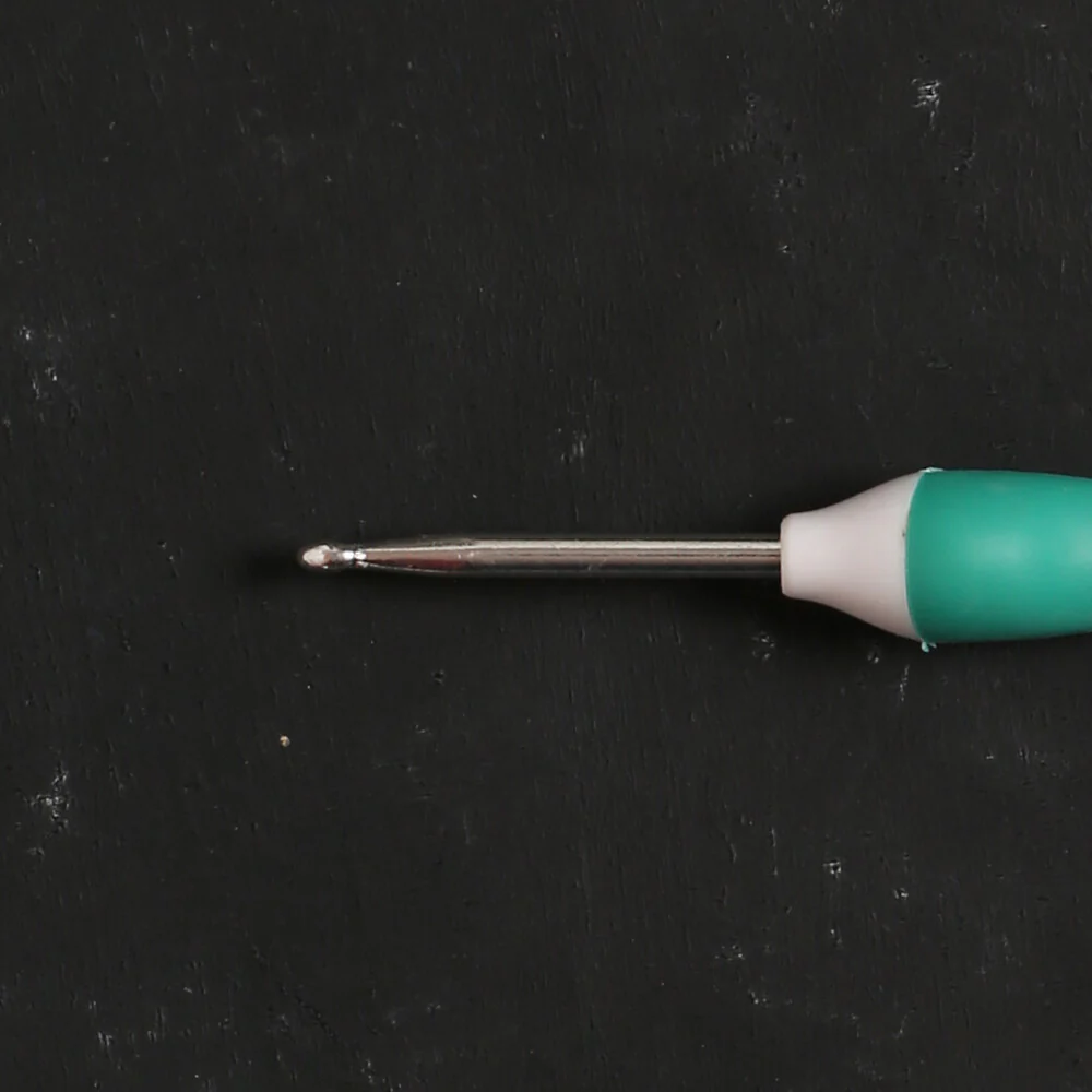 Addi Swing Maxi 4.0 mm 17 cm Ergonomic Crochet Hook, Green - 141-7 - Image 3
