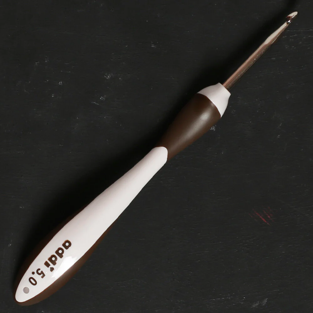 Addi Swing Maxi 5.0 mm 17 cm Ergonomic Crochet Hook, Brown - 141-7 - Image 2