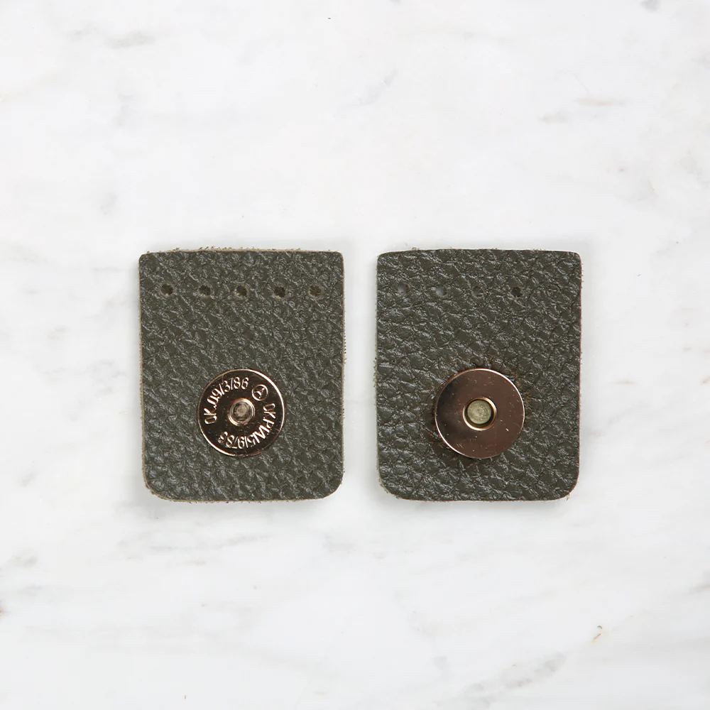 Knitme Square Magnet 4x4.5 cm Khaki BA-0046