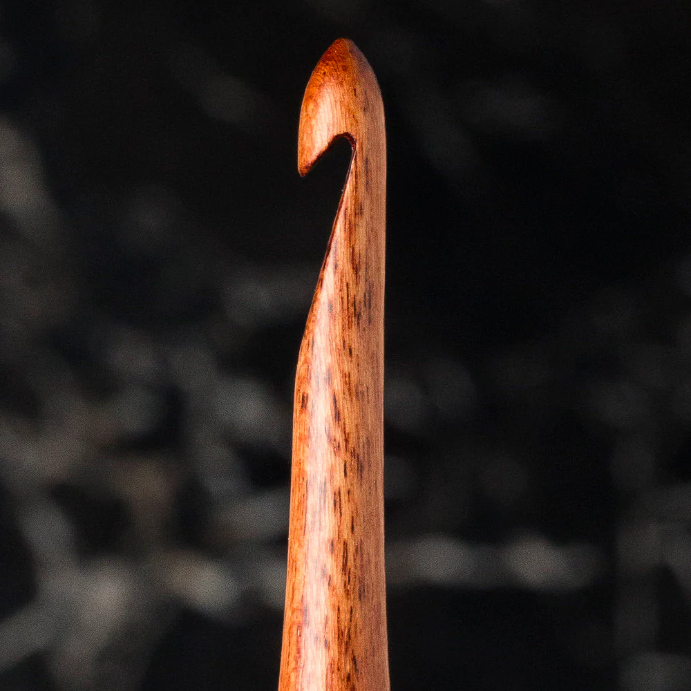 La Mia Rosewood 5 mm 15.5 cm Wooden Crochet Hook - Image 2