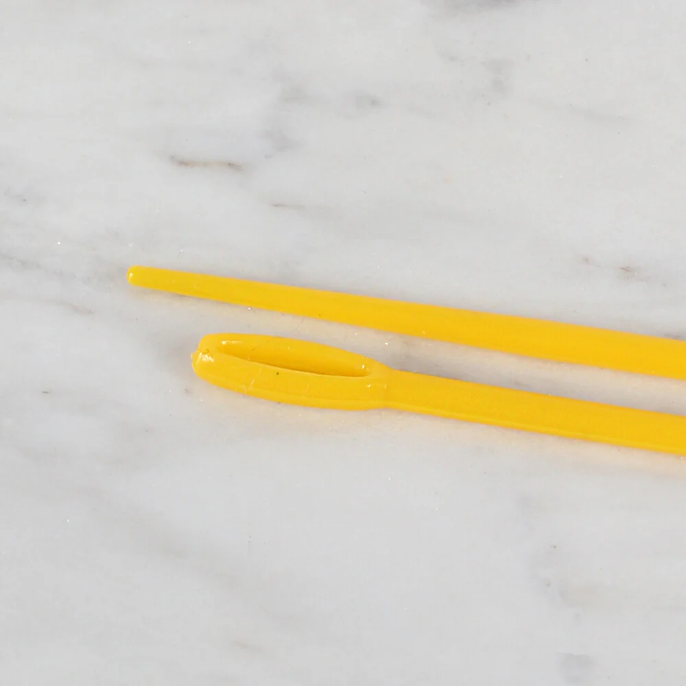Loren 2 Pcs Plastic Tapestry Needles, Yellow - Image 2