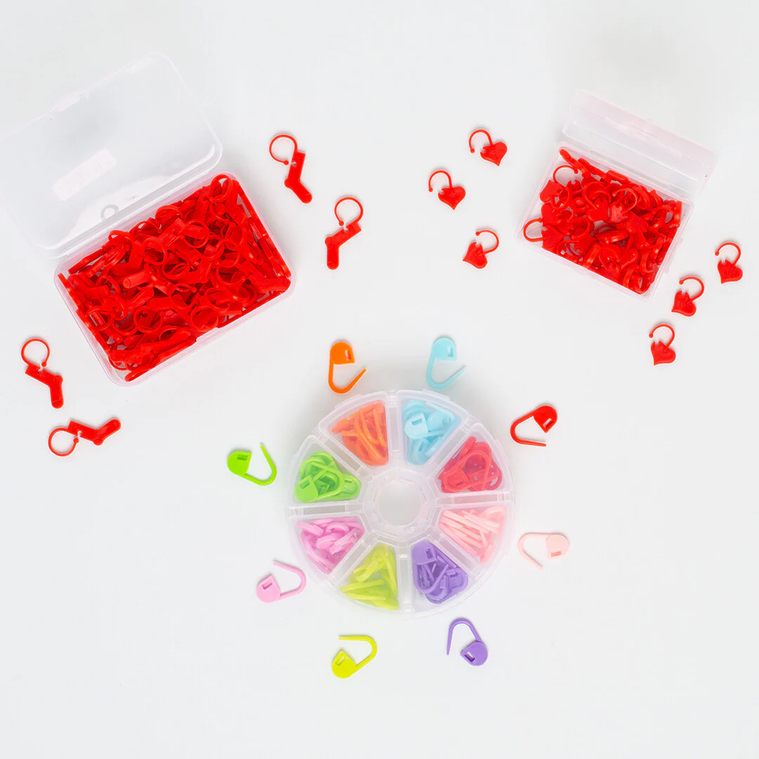 Loren 50 pcs Heart Shaped Stitch Markers - Image 2