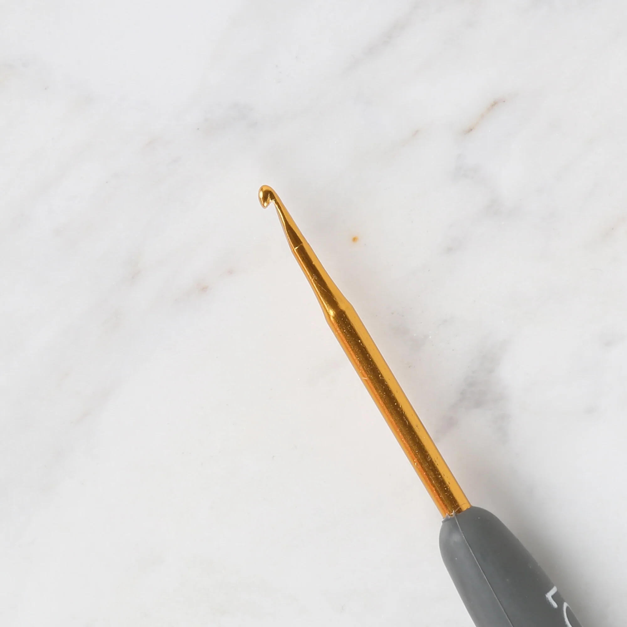 Loren Crafts Golden Tip Soft Handle Wool Crochet Hook LRN - 041 2 mm - Image 3