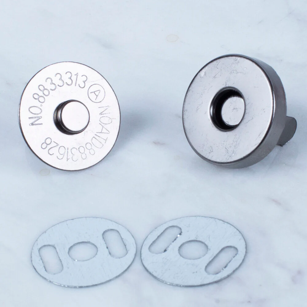 Loren Matte Silver Metal Magnetic Clip for Accessories in 5 - Image 2