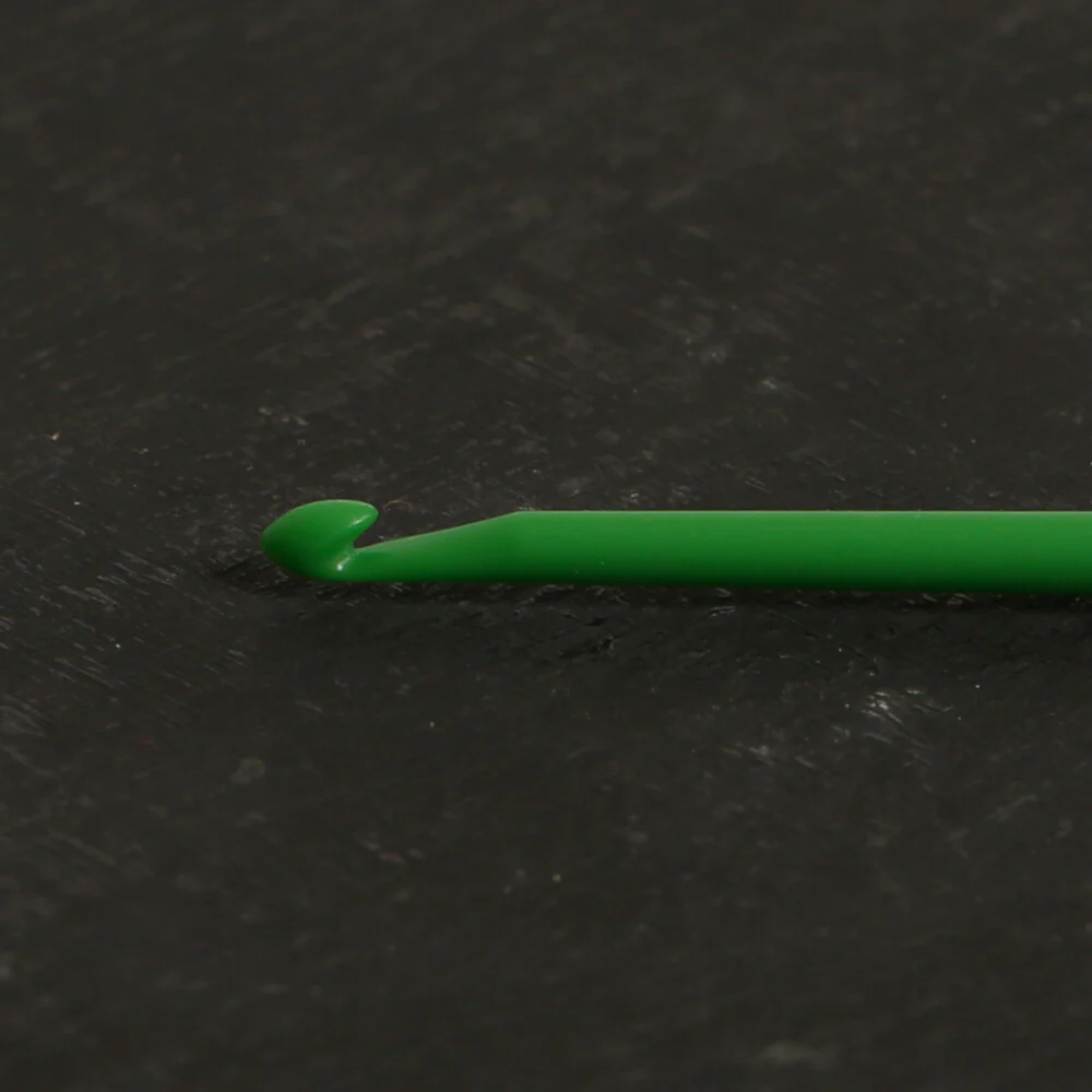 Pony Colour 2.5 mm 15 cm Plastic Crochet Hook, Green - 44356 - Image 3