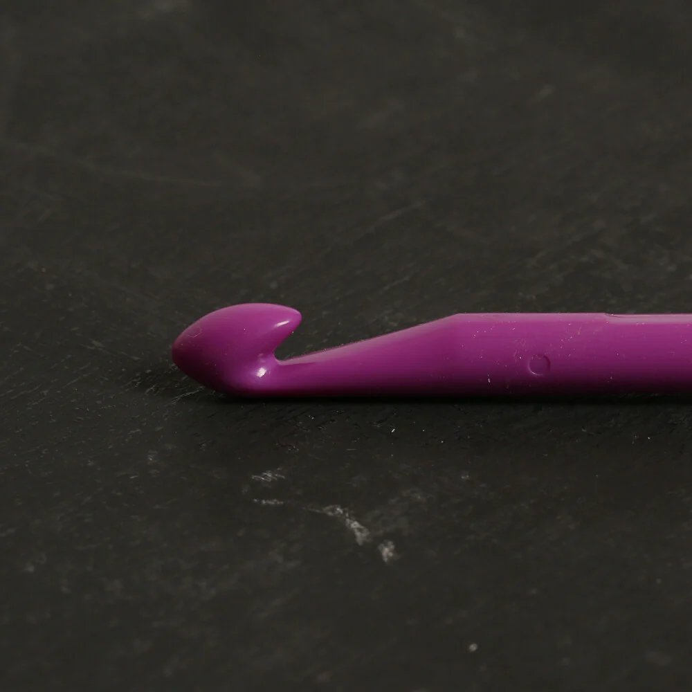 Pony Colour 8 mm 15 cm Plastic Crochet Hook, Purple - 44367 - Image 3