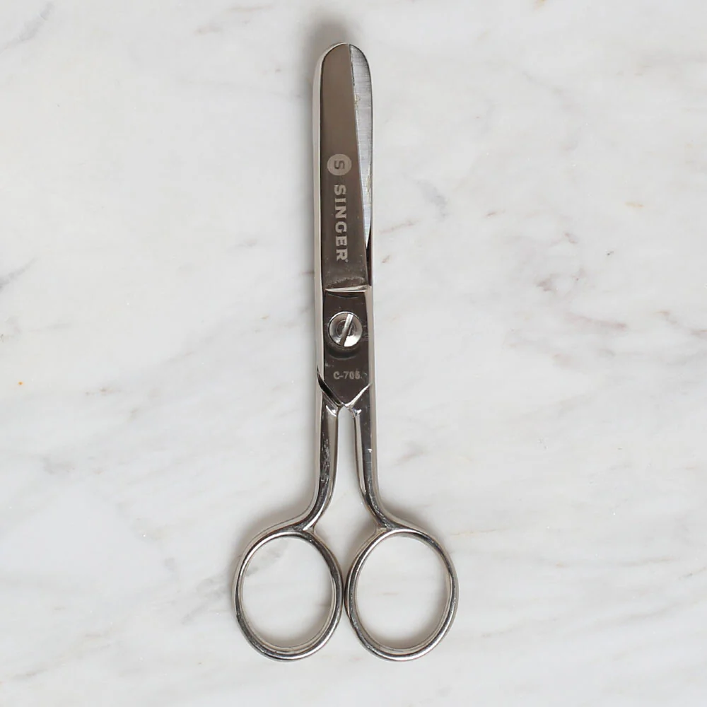 Singer Middle Size Round Tip Sewing Scissors - C-705 - Image 2