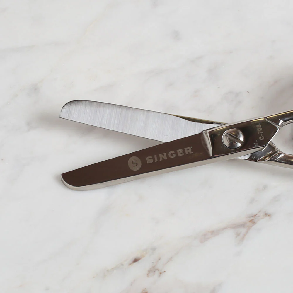 Singer Middle Size Round Tip Sewing Scissors - C-705 - Image 3