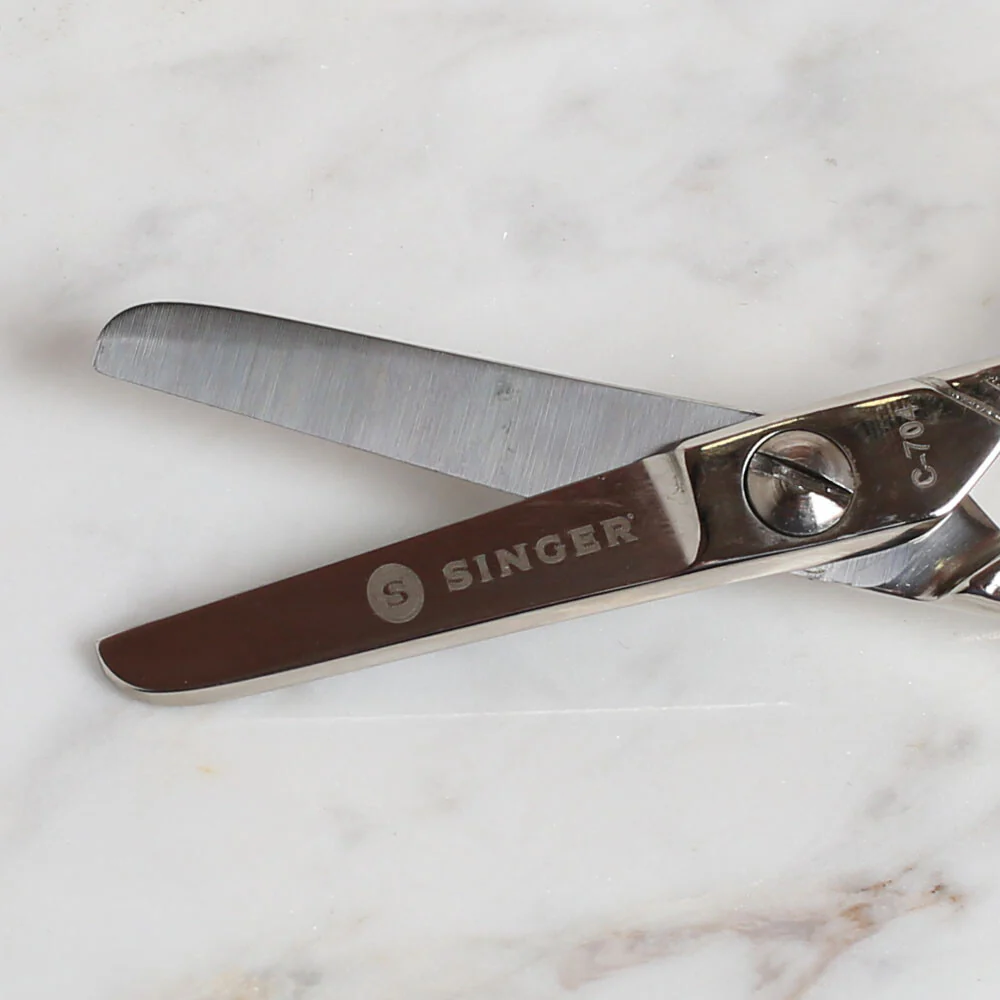 Singer Small Size Round Tip Sewing Scissors - C-704 - Image 3