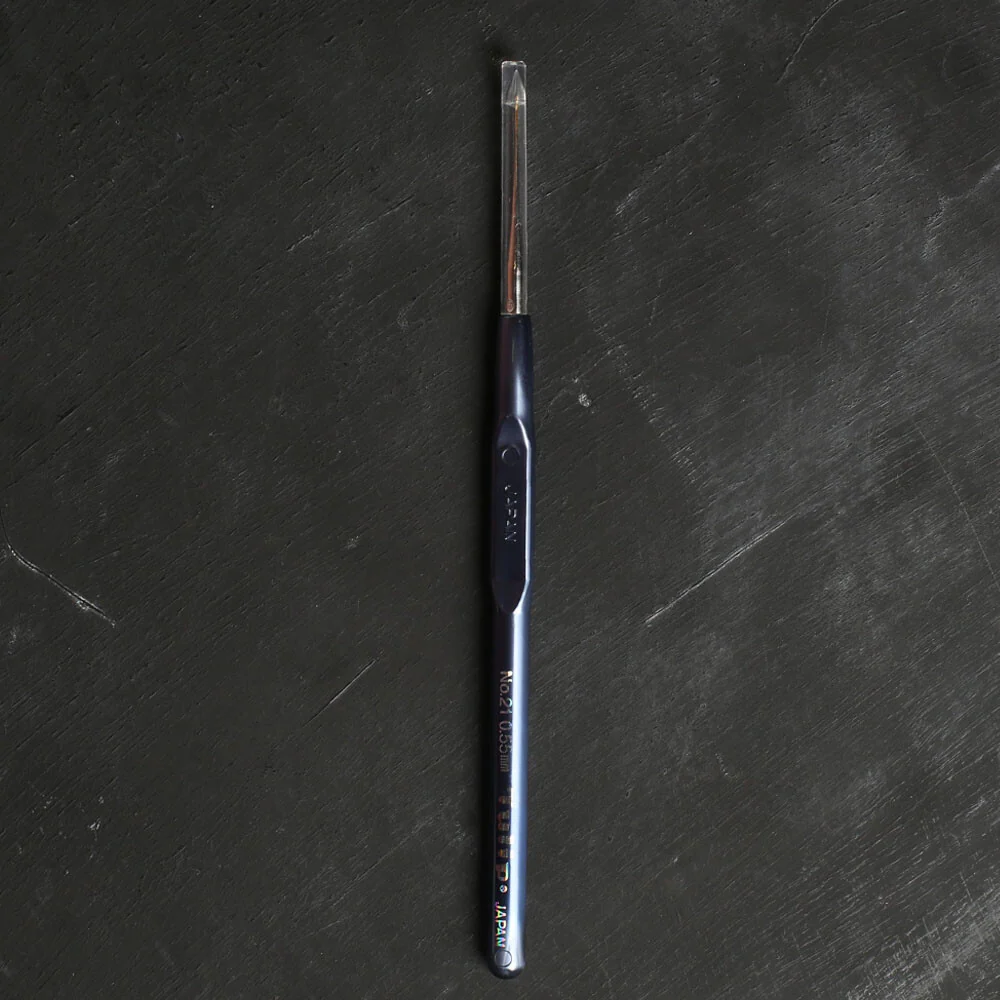 Tulip No.21 0.55 mm Crochet Hook with Plastic Handle, Grey - T-9G