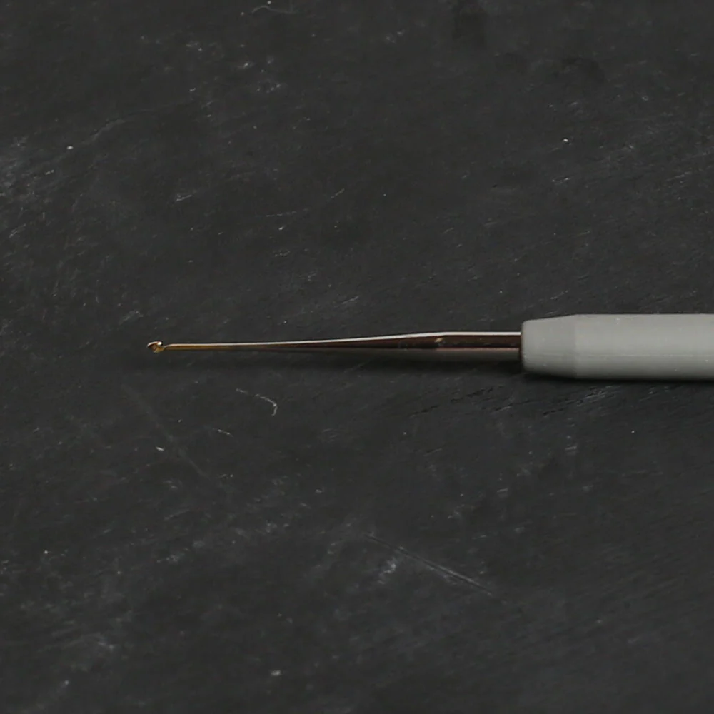 Tulip No.20 0.60 mmCrochet Hook with Plastic Handle, Grey - T-9GE - Image 2
