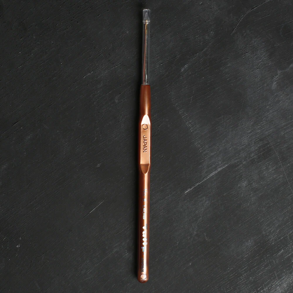 Tulip No.6 1.40 mm Crochet Hook with Plastic Handle, Brown - T-9G