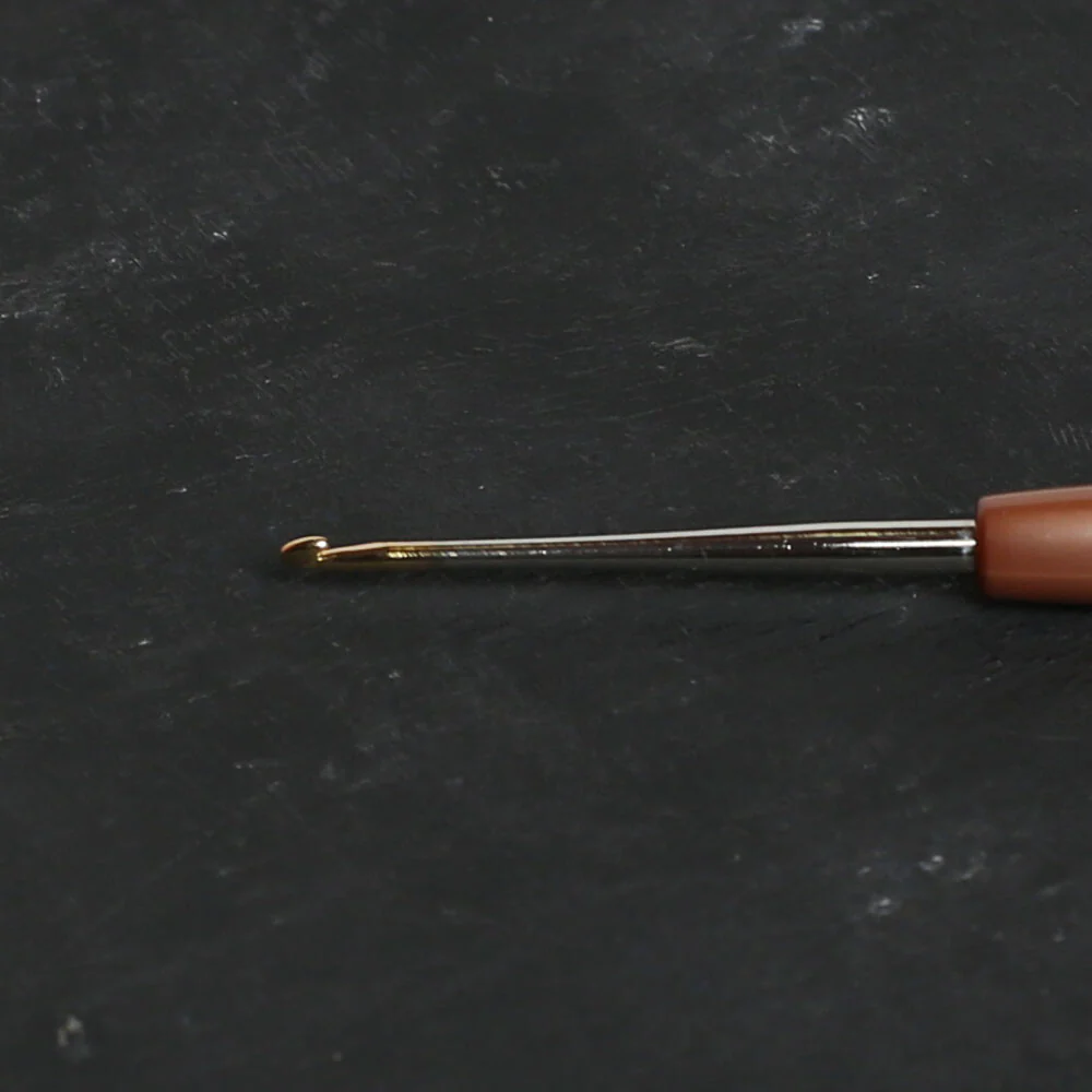Tulip No.6 1.40 mm Crochet Hook with Plastic Handle, Brown - T-9G - Image 2