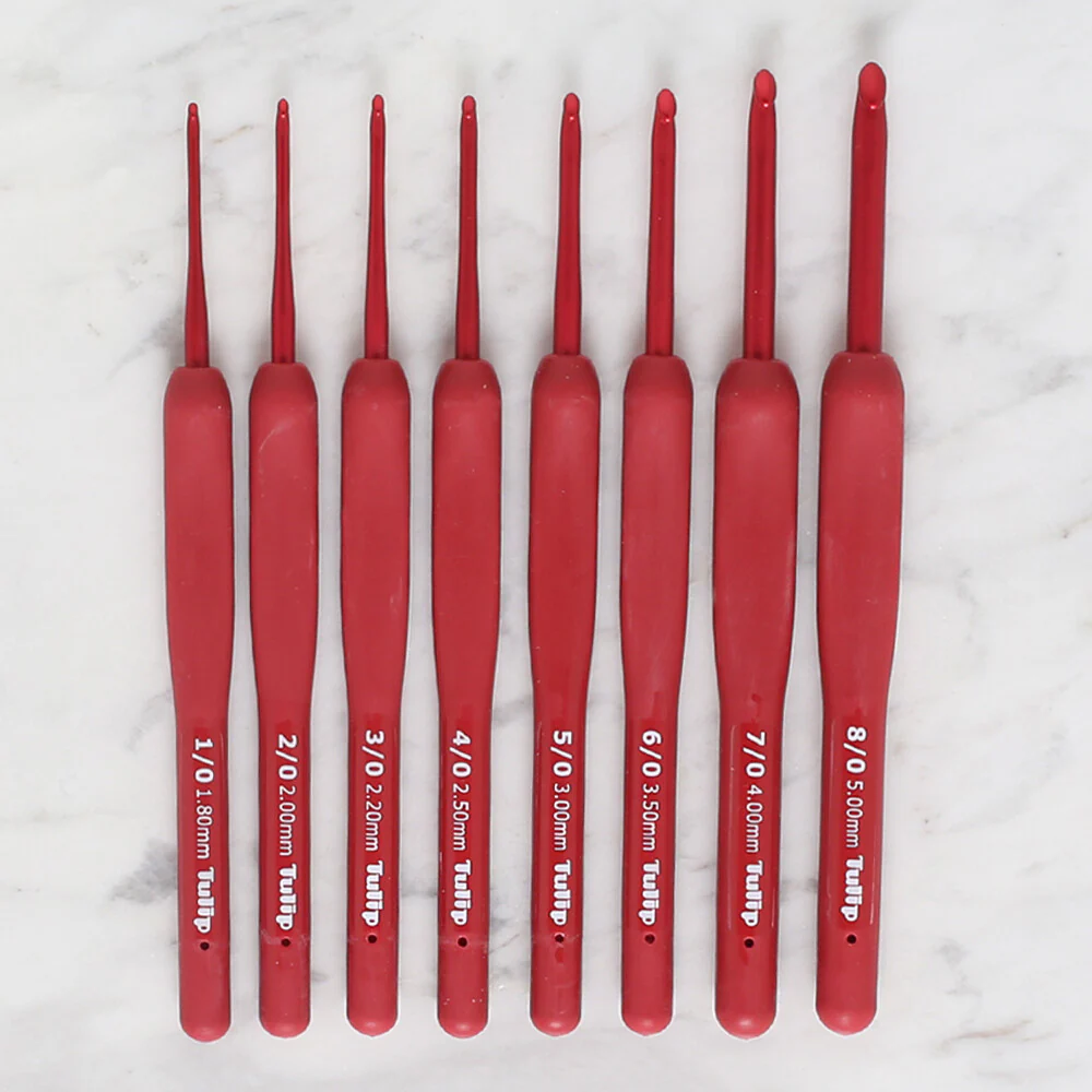 Tulip Etimo Red Crochet Hook with Cushion Grip Set - Image 3
